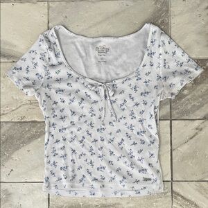 Hollister White and Blue Floral Short Sleeve Tee